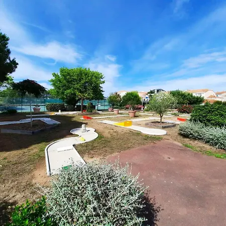 D'une Avec Piscine Partagee Et Jardin Amenage A Talmont Hilaire A 1 Km De La Saint-Hilaire-de-Talmont