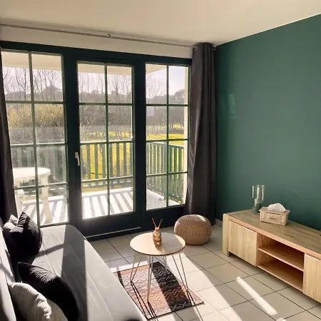 D'une Avec Piscine Partagee Et Jardin Amenage A Talmont Hilaire A 1 Km De La